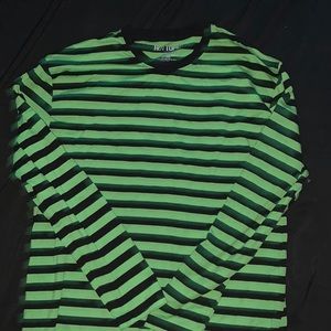 BLACK AND GREEN LONG SLEEVE